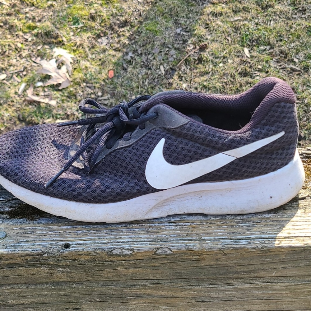 Nike tennis shoes